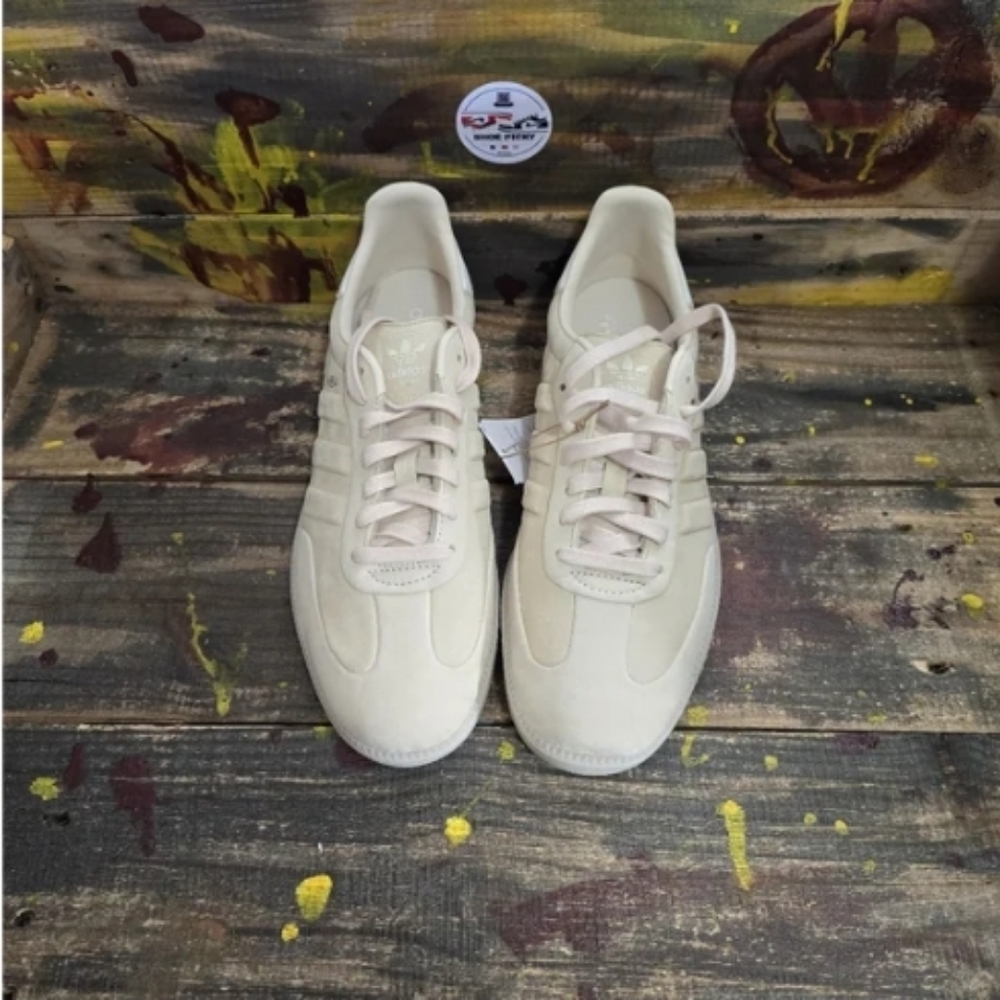 Low cut shoes